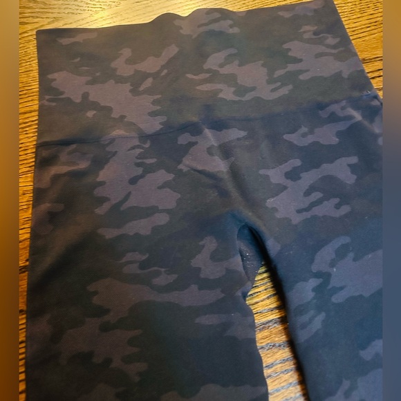 SPANX camouflage high waisted leggings. - Picture 2 of 5